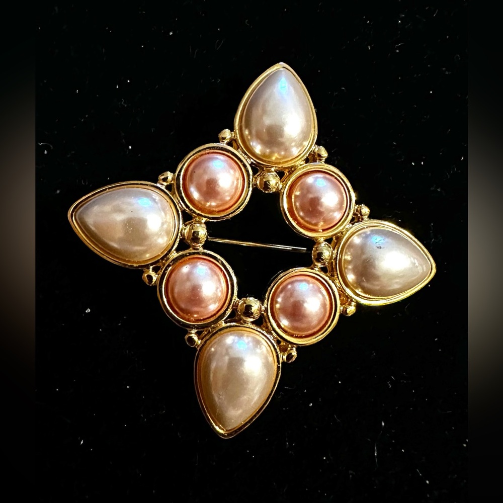 Monet Maltese‎ Cross Pearl Pin